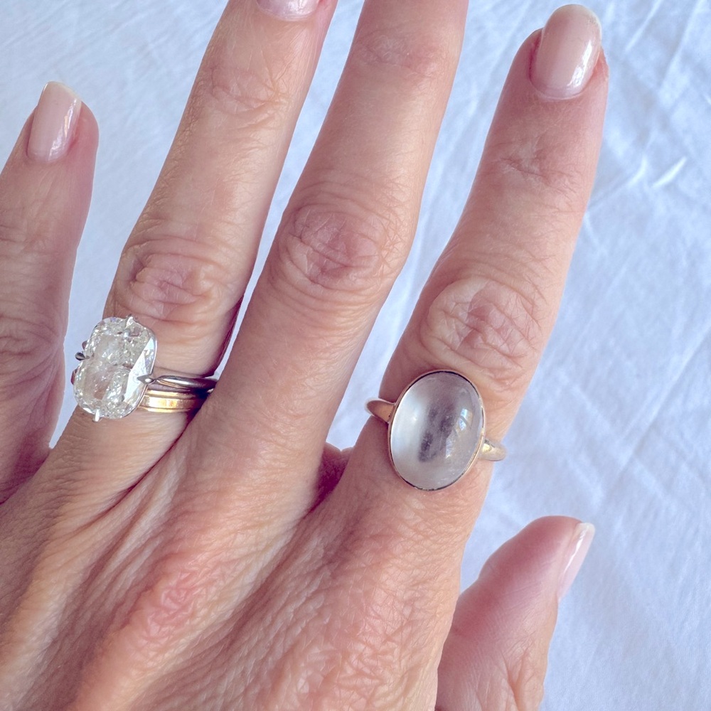 Vintage cabochon yellow gold moonstone ring - size 5 1/4
